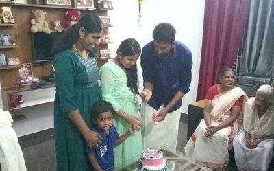 A family of four that shares same birthday