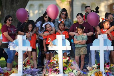 Here's what experts say police should have done in the Uvalde school shooting