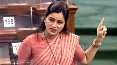 Parl panel summons Maharashtra DGP, CS, Mumbai CP in Rana arrest case