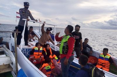 Indonesia rescuers search for 26 after boat capsizes