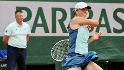 Swiatek advances to last 16 at French Open as Cornet limps out