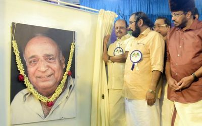Veerendrakumar influenced masses beyond political barriers, says Samadani