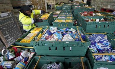 Ukrainian refugees turn to food banks as UK hosts struggle with costs