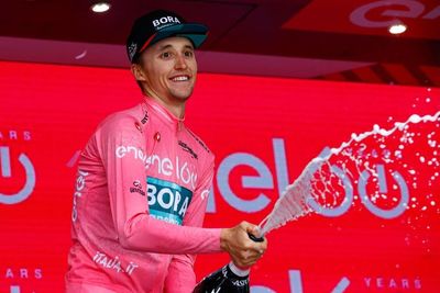 Jai Hindley set to win Giro D’Italia after surging ahead of Richard Carapaz on penultimate stage