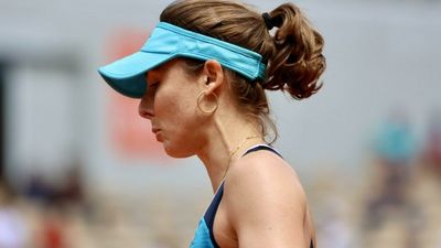 Roland Garros: 5 things we learned on Day 7 - Gammy legs and teary eyes