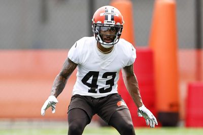 John Johnson III has humorous message for David Njoku after new contract