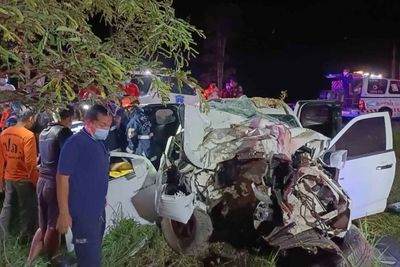 5 killed, 1 seriously injured in pickup crash
