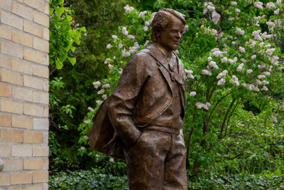 Philip Seymour Hoffman statue by Scots artist unveiled