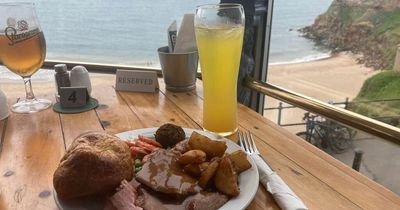 Sunday lunch at The Gibraltar Rock, Tynemouth: We tried a carvery with an unbeatable view