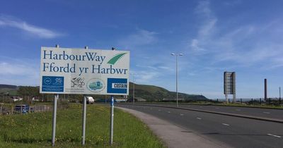 Police hunt driver who drove erratically on dual carriageway then stopped and assaulted the person in car behind