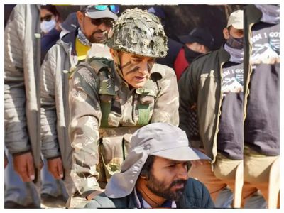 Ahead of the trailer launch of 'Laal Singh Chaddha', director Advait Chandan pens a heartfelt note for Aamir Khan; calls him 'mahapurush'