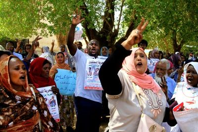 Trial opens of 4 accused of killing Sudan policeman