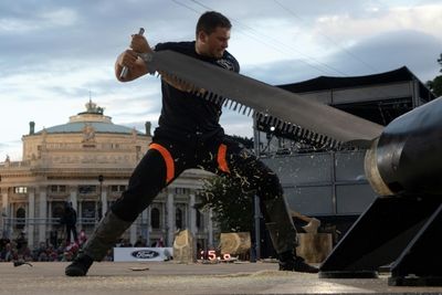 Lumberjack athletes battle for woodcutting crown