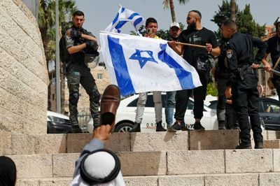 Tension in Jerusalem at start of Israeli 'flag march'
