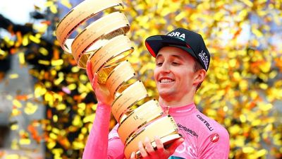 Jai Hindley wins Giro d'Italia, becomes Australia's second Grand Tour champion