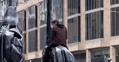 Edinburgh man spotted riding Omni Centre metal giraffe in dangerous stunt