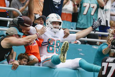 David Njoku’s extension is good news for Dolphins TE Mike Gesicki