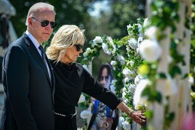 Biden prays, lays wreath in Texas school massacre town