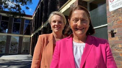 Federal election: Labor nudges ahead in seat of Gilmore as vote counts continue — as it happened