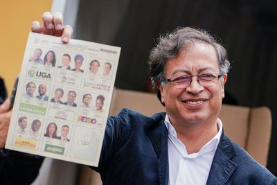In surprise Colombia election result, leftist and businessman  go to second round