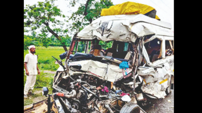 8 from Karnataka's Bidar on way to Ayodhya killed in accident
