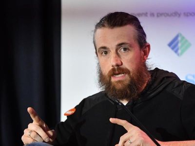 AGL cans split plan, leadership to quit