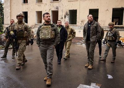 Ukraine news – live: Putin ‘loses two more colonels including top paratrooper’