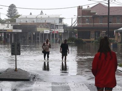 Floods left NSW towns 'exposed': inquiry