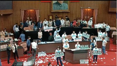 Taiwan legislature erupts in violence over ‘secret expenses’ bill