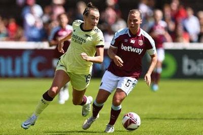 Caitlin Foord signs new Arsenal contract after Juventus interest