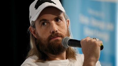 AGL's biggest shareholder, Mike Cannon-Brookes, leaves open possibility of another takeover bid