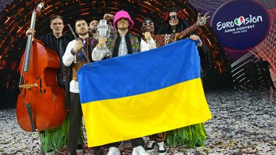 Eurovision winners auction trophy, give 850,000 euros to Ukraine army