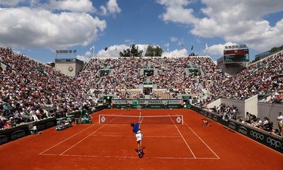 French Open: Swiatek fightback denies Zheng, Rune beats Tsitsipas – as it happened