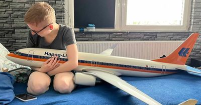 Woman sexually attracted to objects announces she's in a relationship with a PLANE