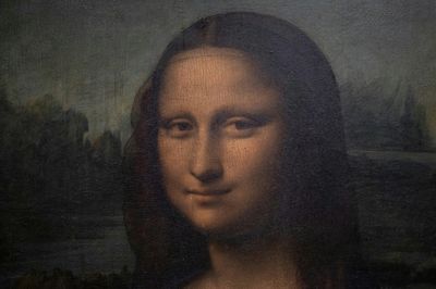 Mona Lisa covered in cake in Louvre stunt