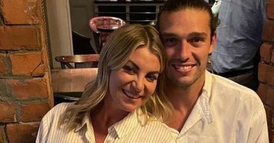Billi Mucklow makes defiant What'sApp move after Andy Carroll photo scandal