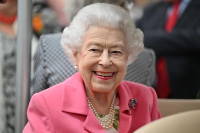 Queen’s platinum jubilee - live: Britons begin countdown to special bank holiday weekend