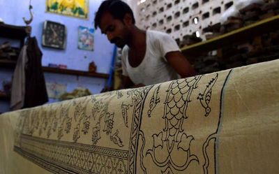 Curbs on black jaggery trade spell trouble for Kalamkari art in Andhra Pradesh