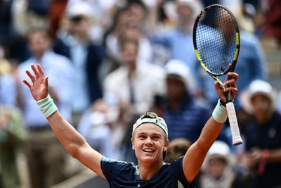 Teenager Rune shocks Tsitsipas to make French Open quarter-finals