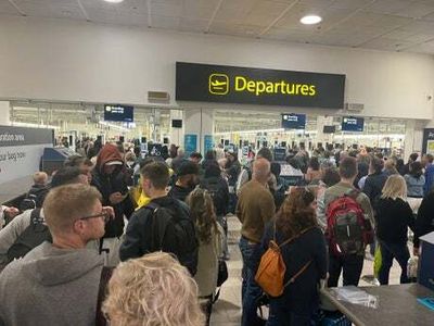 Gatwick ‘chaos’: Half-term getaway hit by massive queues and flight delays