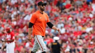 Giants’ Kapler Says He Will Pause Anthem Protest for Memorial Day