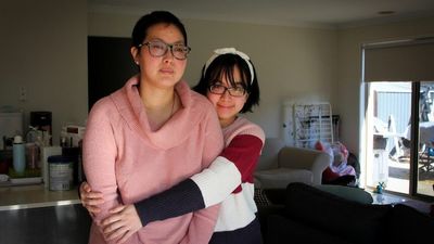 Cancer, chronic pain and immigration battle leaves Melbourne mum pleading with government to let her sister stay