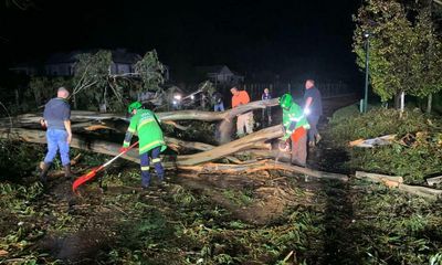 Polar blast brings damaging winds, wet weather and snow to parts of Australia’s east and south