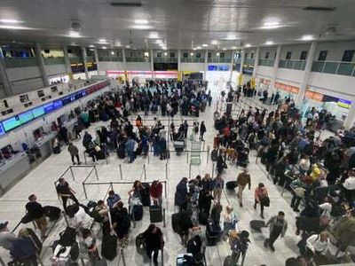Jubilee travel chaos latest: Families warned half-term travel disruption will ‘get worse’ as Eurostar customers queue for hours