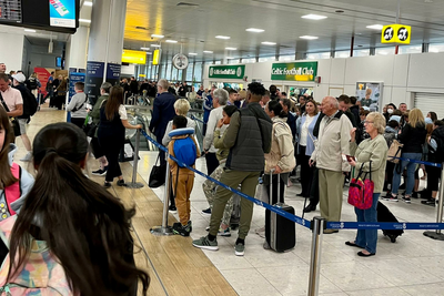 Passengers at Glasgow Airport face 'crazy scenes' as security queue reaches car park