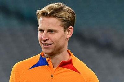 Frenkie de Jong delivers major Manchester United blow and plays down transfer rumours: ‘Barcelona is my dream’