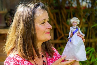 Portrait artist marks the Queen’s Platinum Jubilee by creating a ‘wrinkles and all’ Her Majesty Barbie doll