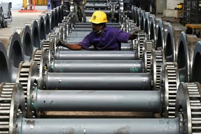 India growth slows on inflation, higher oil prices