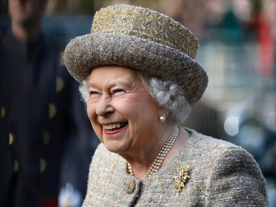 Queen returns to London ahead of platinum jubilee bank holiday weekend