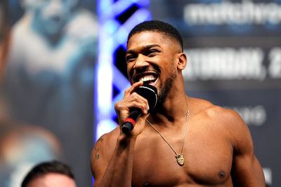 Anthony Joshua ‘KOs’ Oleksandr Usyk ‘inside six rounds’, says Eddie Hearn ahead of rematch